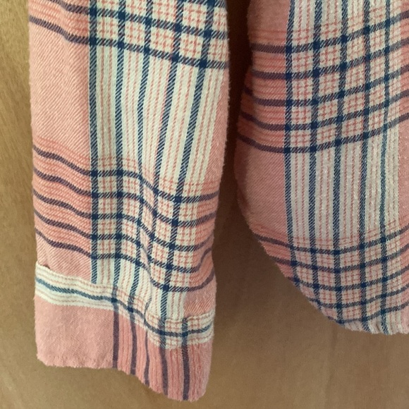 Hollister pink plaid button down long sleeve shirt. Size XS - Picture 4 of 8